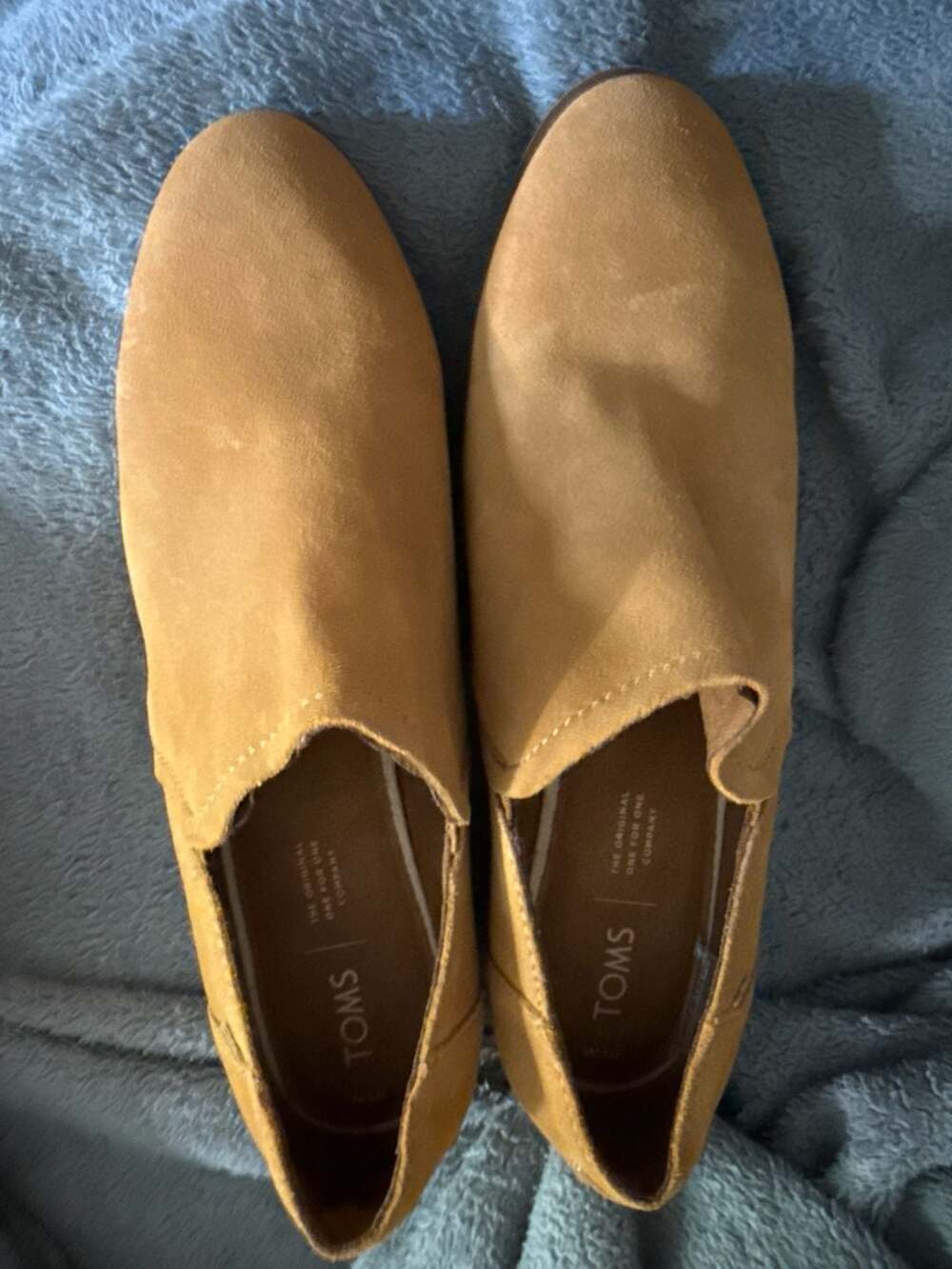 Toms suede camel color flat